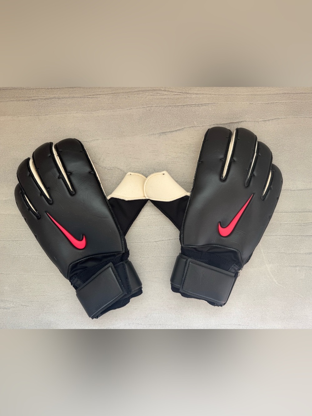Nike Goalkeeper Gunn Cut Promo Soccer Gloves Adult Size 9 Black Red